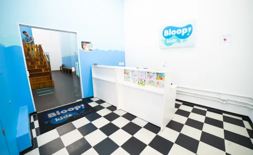 Área da recepção da Bloop! Kids Natação de Perdizes